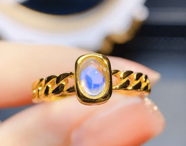 Mondstein Ring Gold